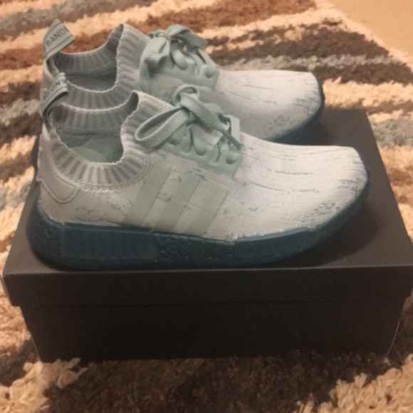 nmd r1 sea crystal